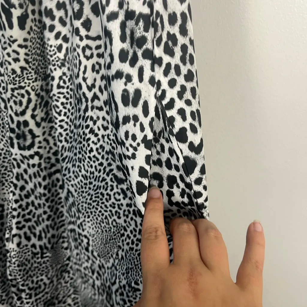 Anthropologie breezy wide-leg jumpsuit in black motif animal print size medium - Image 5