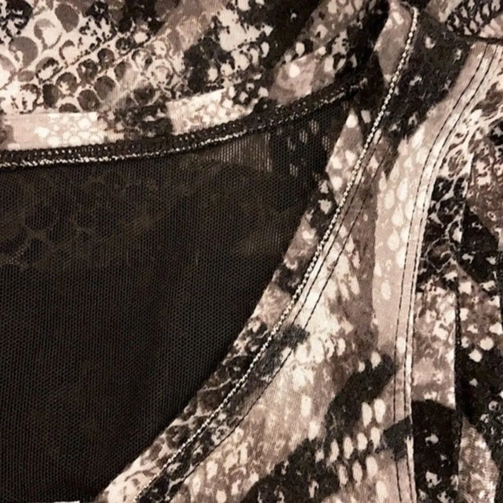 Jennifer Lopez Black & White Snakeskin Top Size M - Image 7