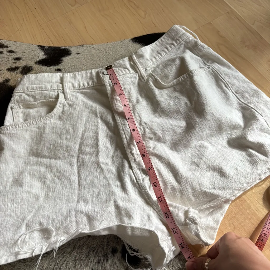 MOTHER High Waisted Tunnel‎ Vision Cuff Fray Short In Totally Innocent Size 30 White - Image 9