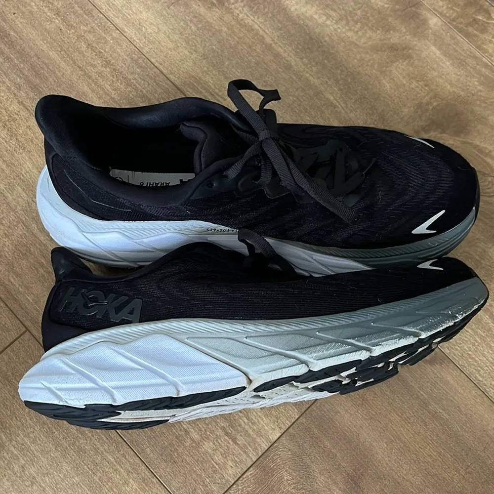 Hoka Arahi 6 Black Gray Running Shoes Sneakers Womens Size 8 - Image 2