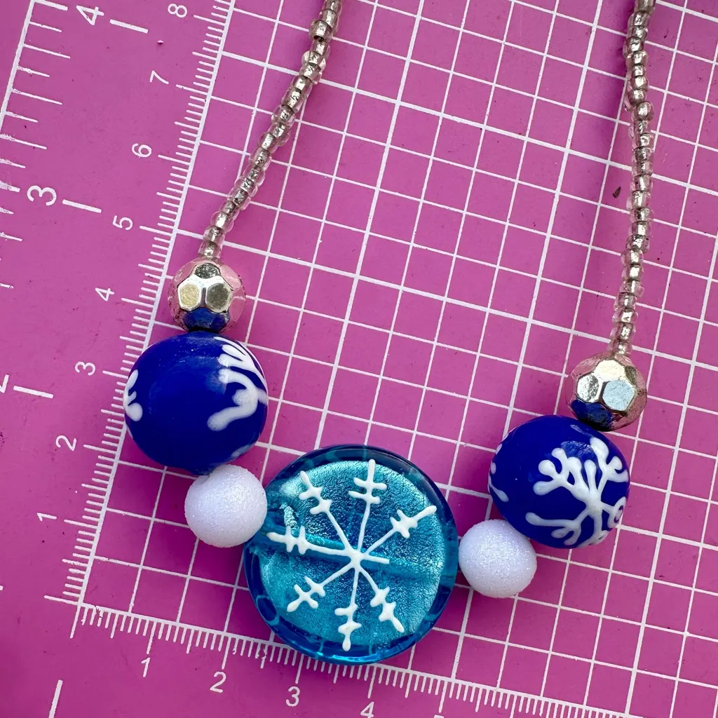 Gloria Vanderbilt Elegant blue white bead snow flake pendant Necklace 18+3” - Image 7