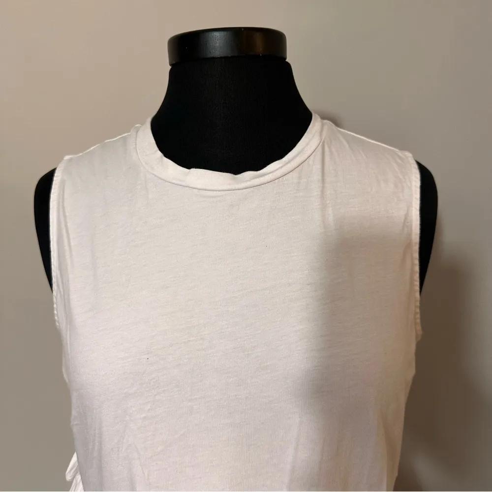 Banana Republic Ruffle White Sleeveless Top in Size Medium - Image 4