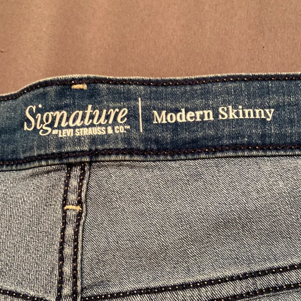 Levi’s Signature Modern Skinny Faded Jeans Size 24M - Image 6