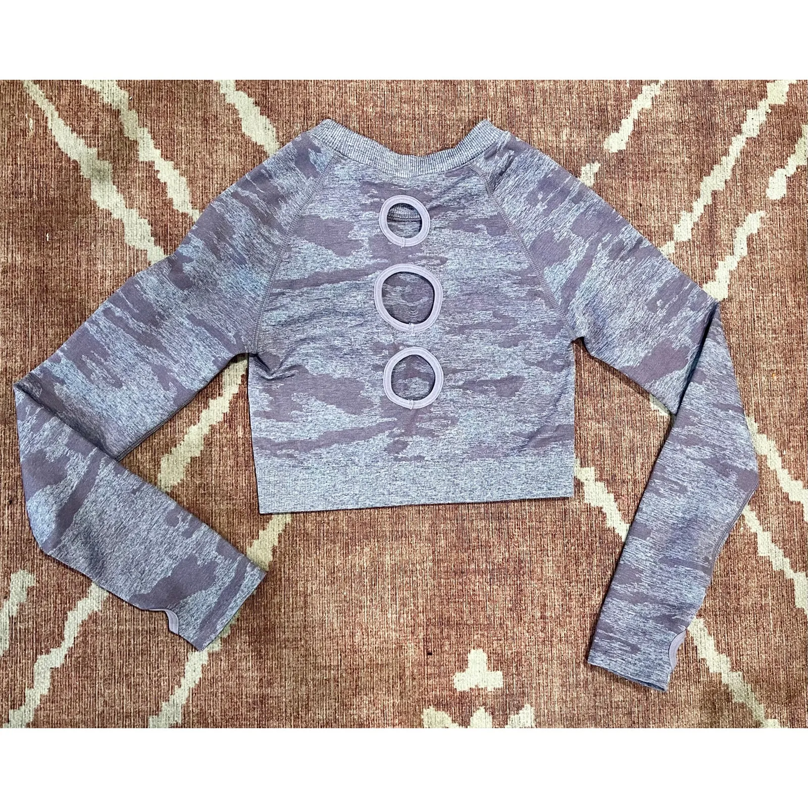 Women’s  Seamless Activwear Camo Crop Long sleeve Workout Top Size small Purple - Image 8