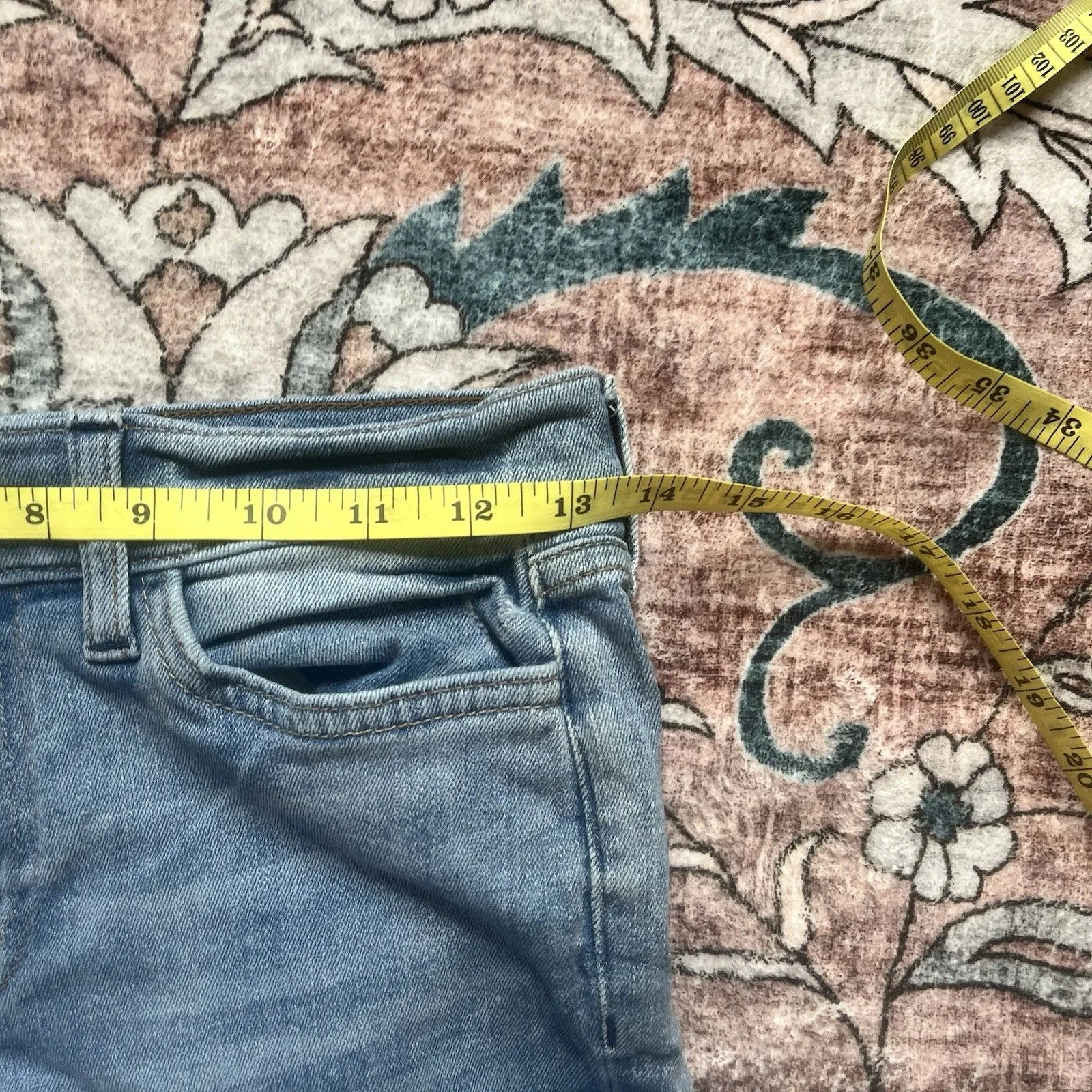 Tommy Hilfiger Womens Denim Floral Embroidery Size 2 Raw Hem Light Wash EUC - Image 6