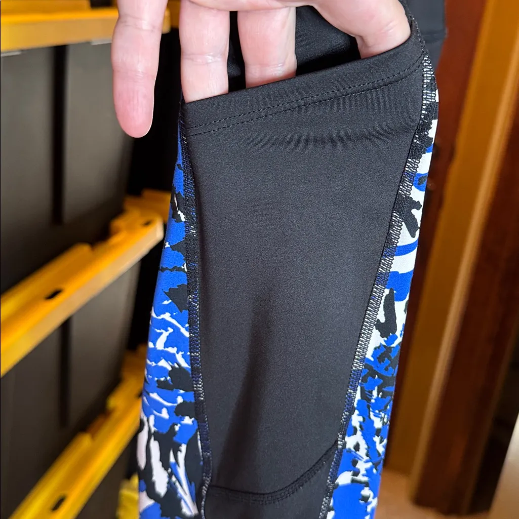 LuLaRoe  Abstract Blue and Black Crop Leggings Size XS - Image 3