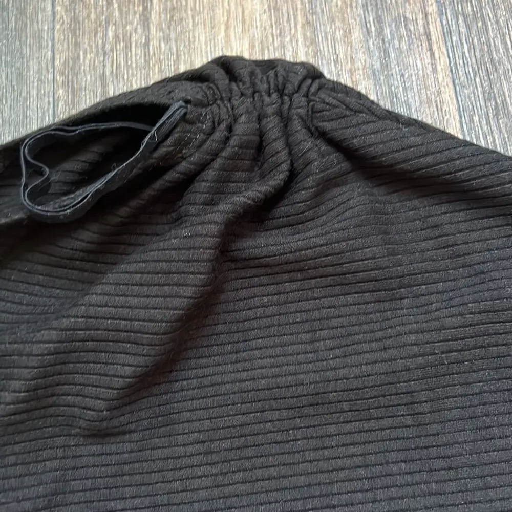 The Range Black One Arm Shirt - Image 2