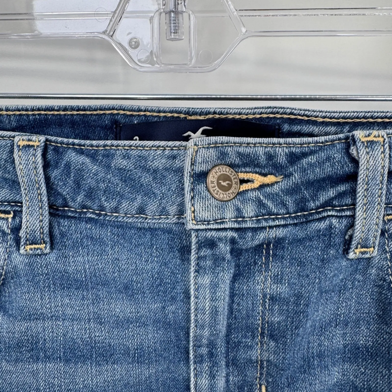 Hollister Denim‎ Mini Skirt Distressed Frayed Hem Blue Wash Juniors Size 3 - Image 4