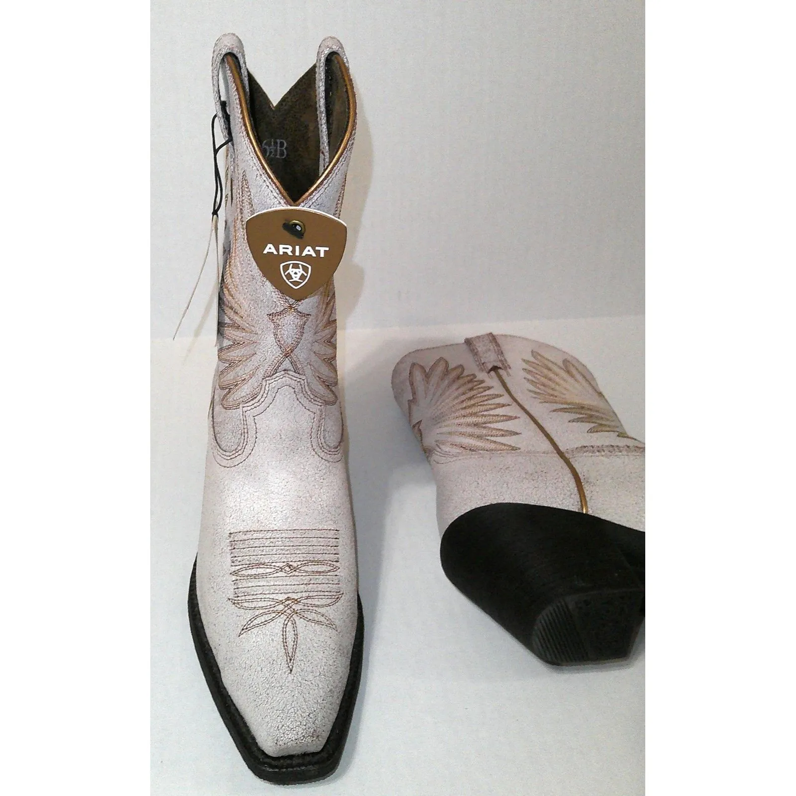 New NWT Womens 7.5 Ariat Goldie Boot Western Distressed White Leather Short - Image 2