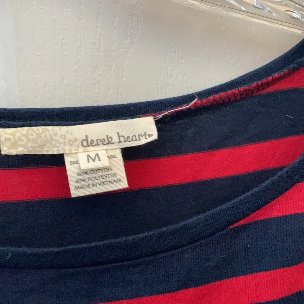 FINAL MARKDOWN Derek heart tee medium - Image 3