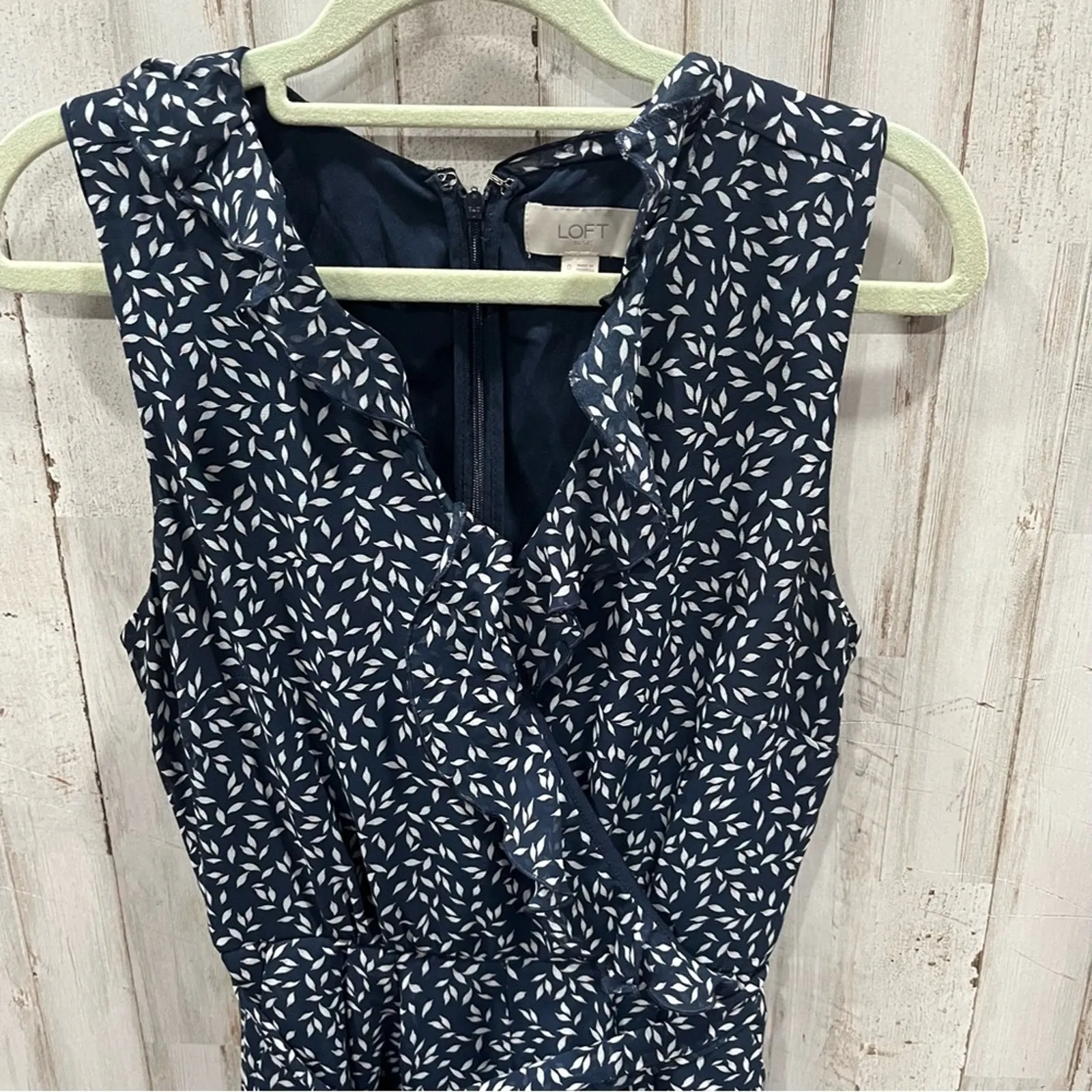 Loft Navy Leaf Print Ruffle Belted Flowy Jumpsuit Womens Size 0 - Image 2