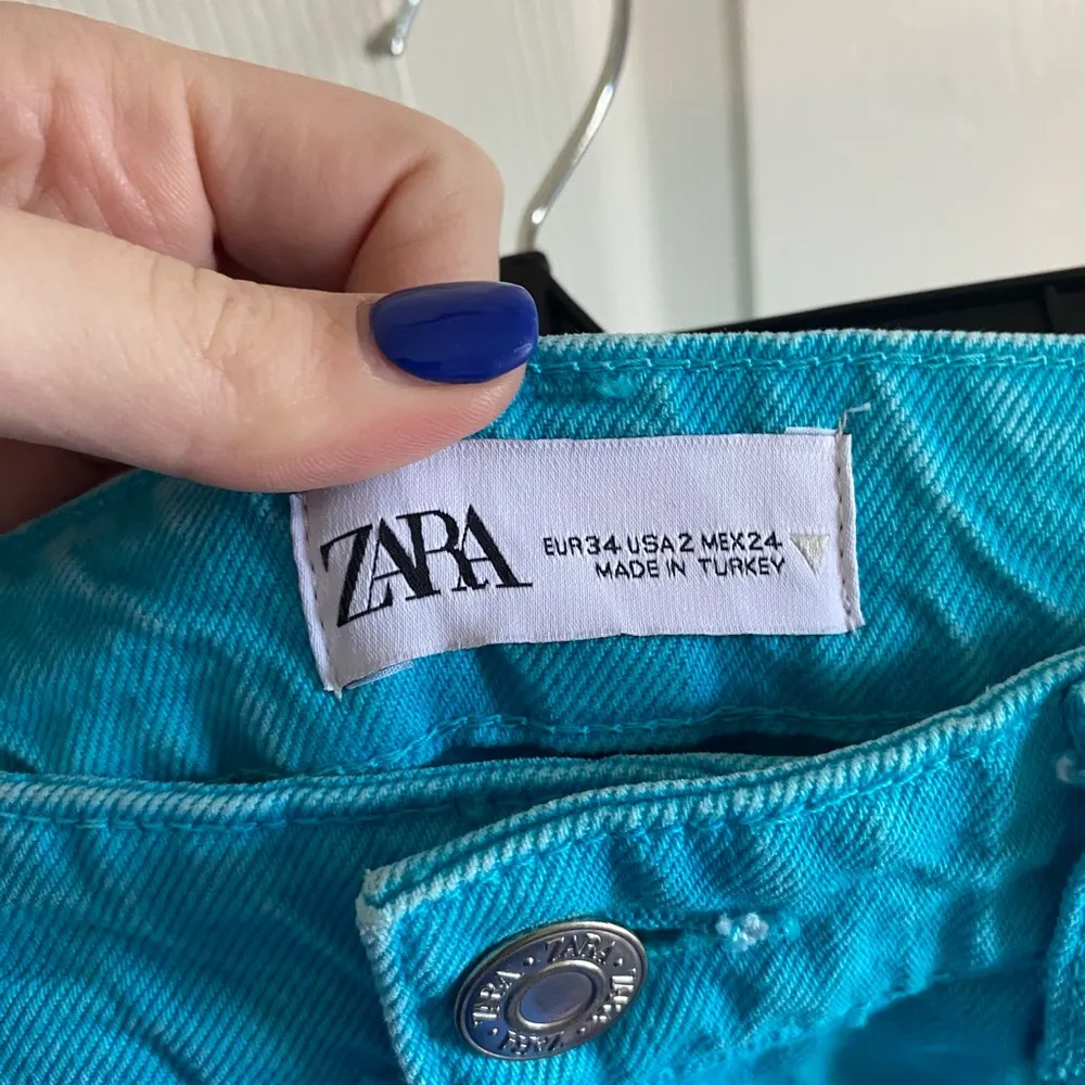 Zara size 2 turquoise blue green wide leg high rise raw hem jeans - Image 5