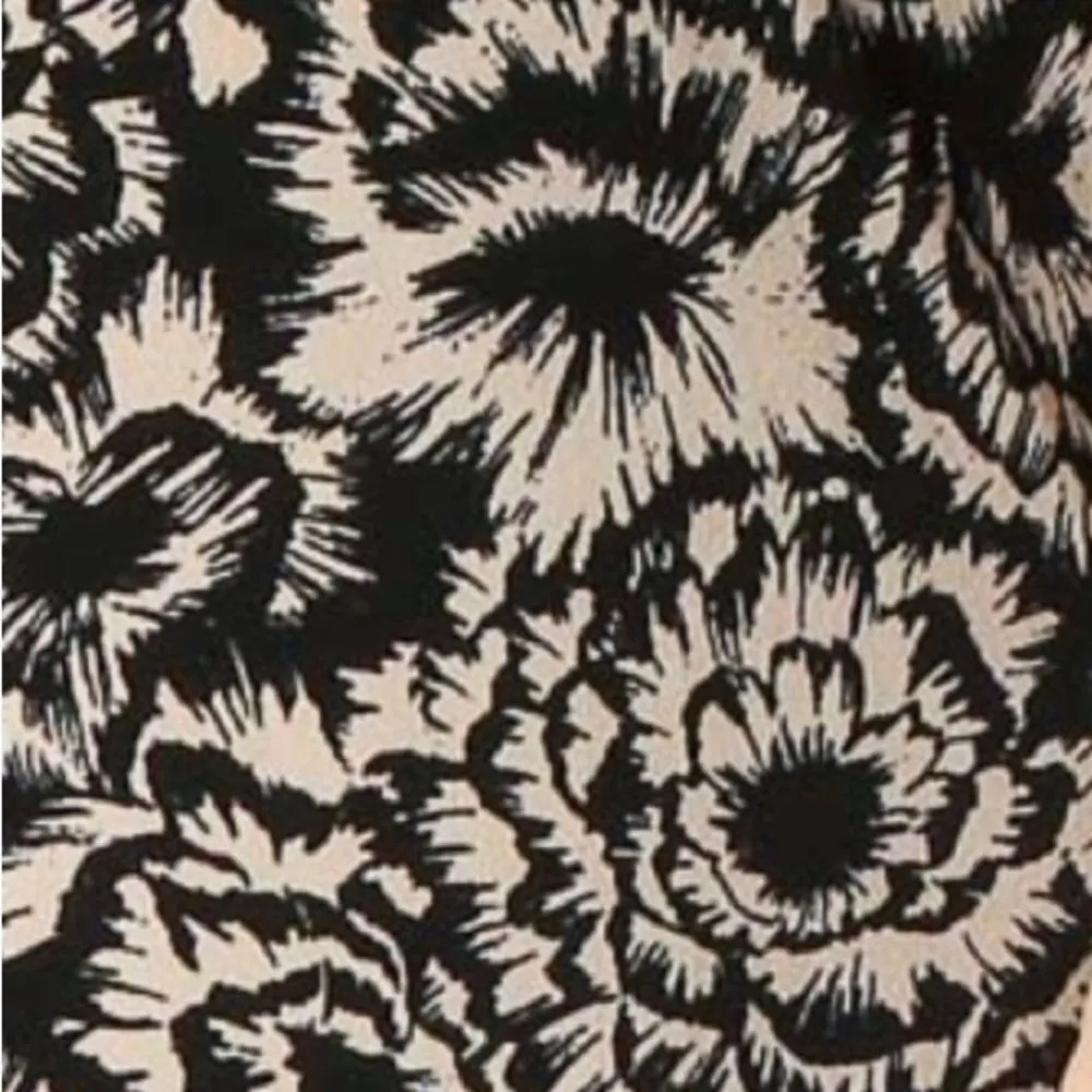 Ann Taylor black & cream colored drop waist floral tunic dress-Size Small - Image 7