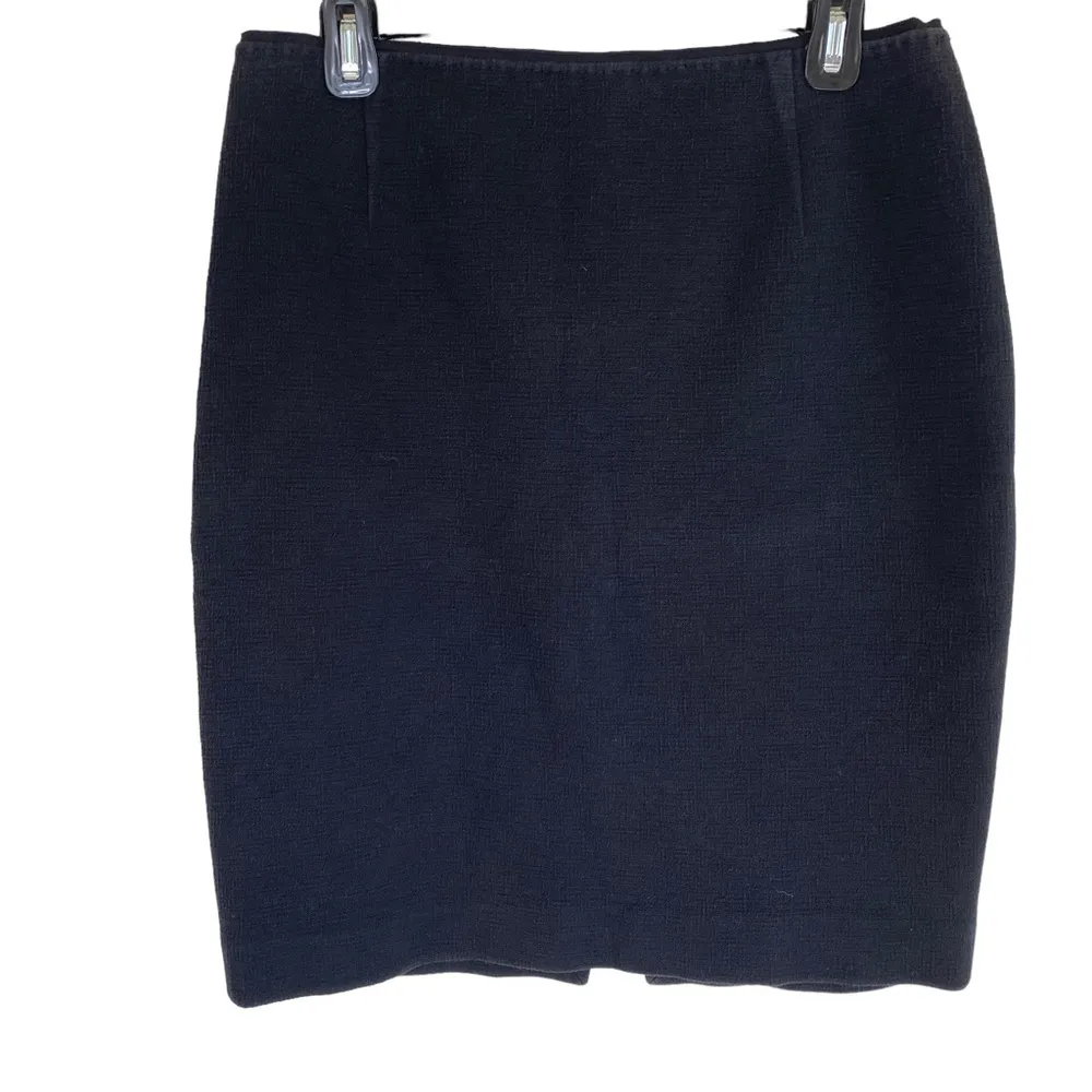 Elie Tahari women's size 10 black pencil skirt fully lined with back zipper - Image 3