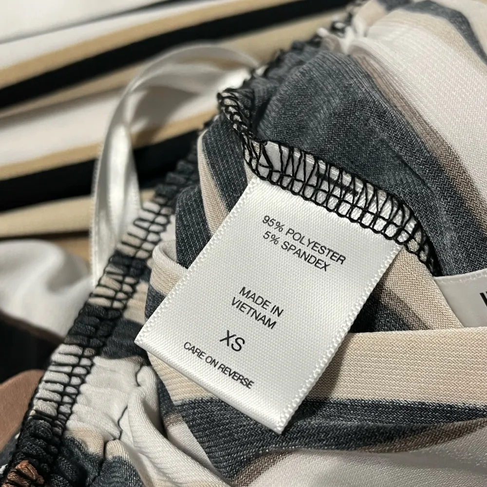 NWT New York & Company Striped One Shoulder Jumpsuit Size XS Black - Image 9