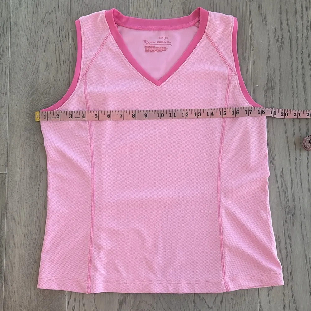 Tek Gear Pink Sleeveless V-Neck Tank Top Size Medium - Image 4