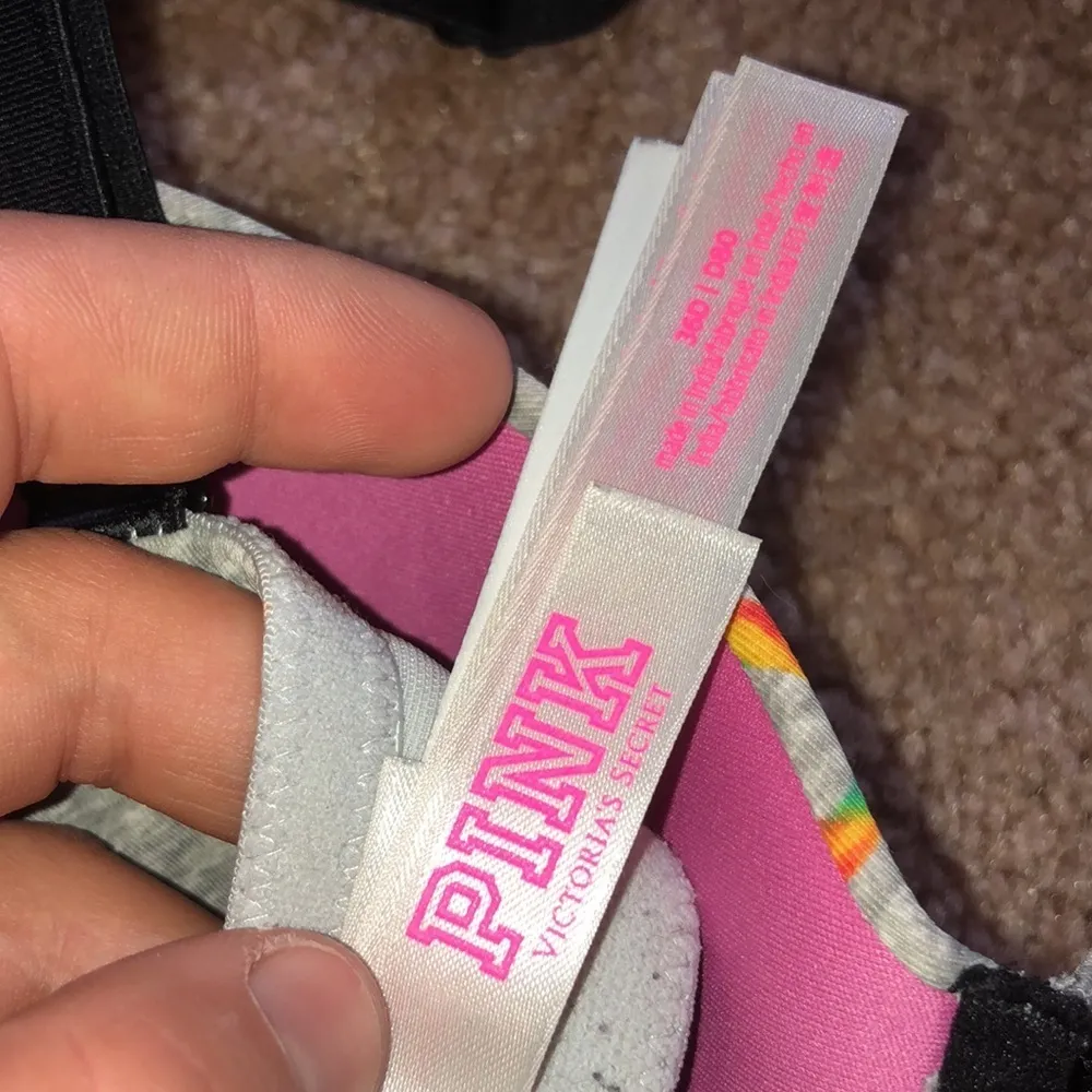 Pink Victoria’s Secret Gray Rainbow Hearts Discontinued T- Shirt Bra sz 36D - Image 4