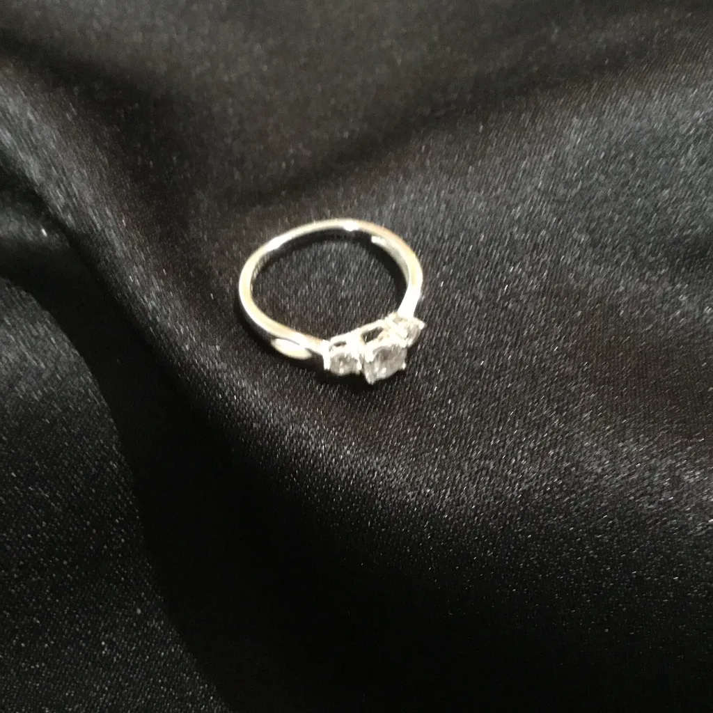 Sterling Silver Ring with 3 Cubic Zarconia stones Size 6.5 - Image 7