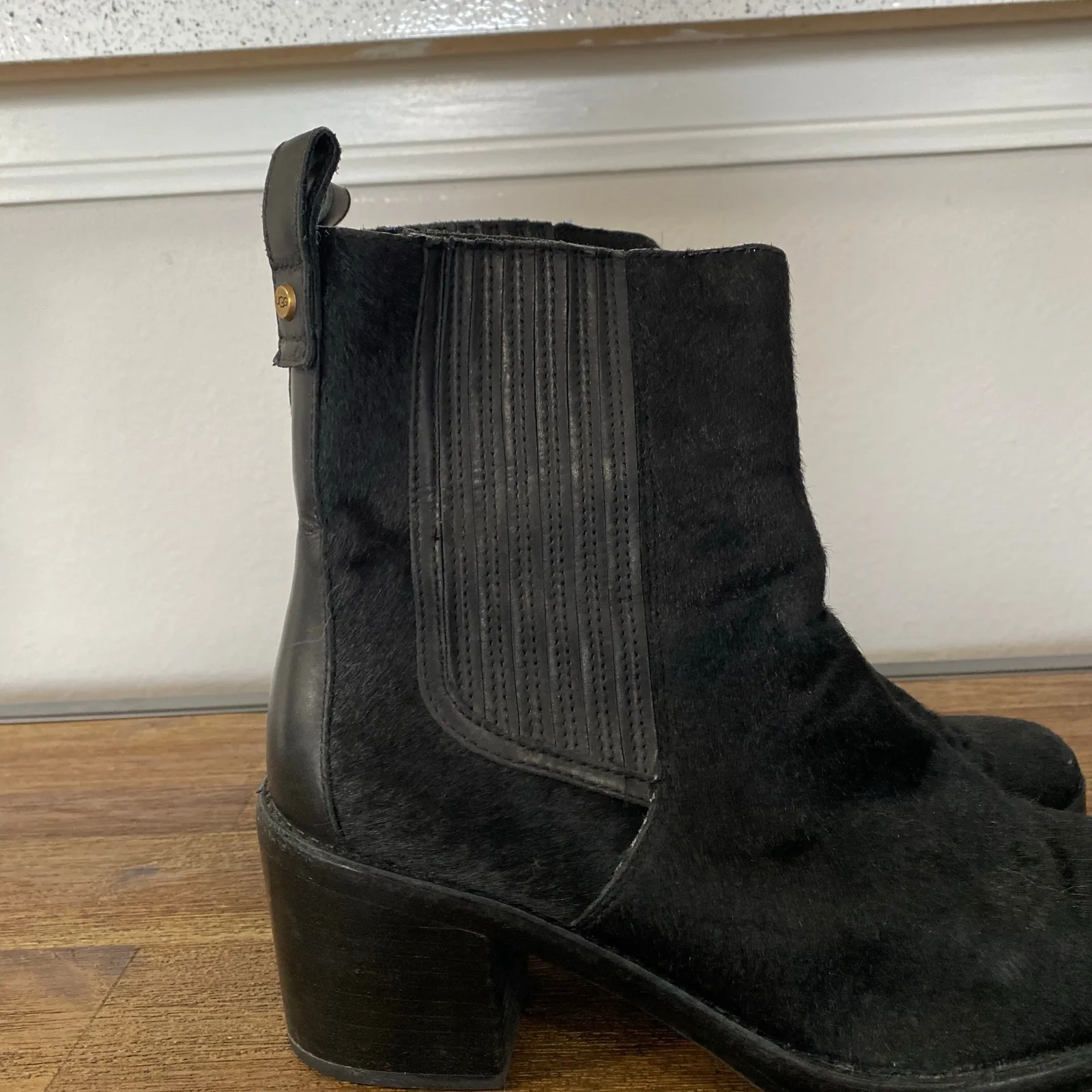 UGG Women's Camden Exotic Boot Black Calf Hair Size 9 Chelsea Fall Winter - Image 5
