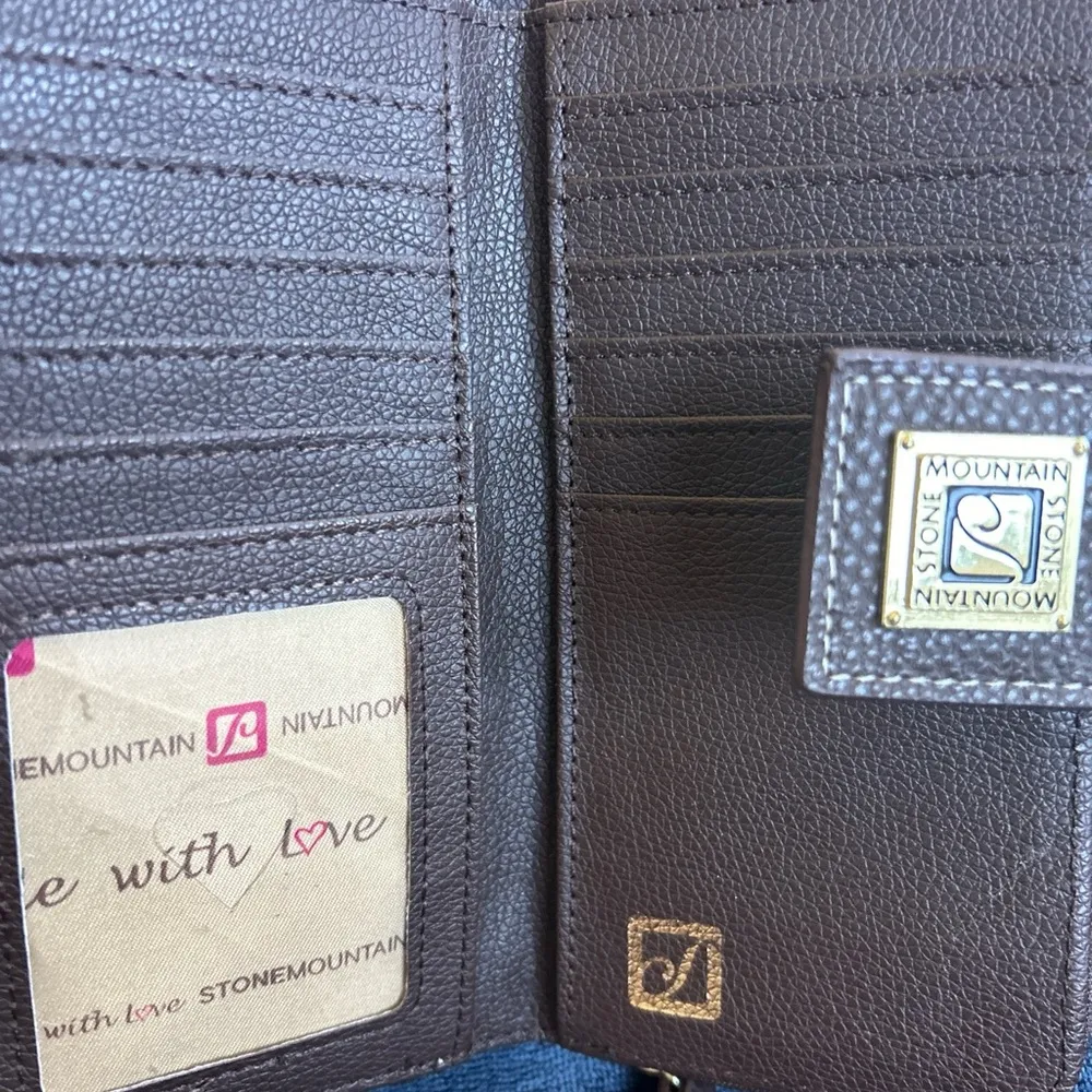 Stone Mountain Brown Pebble  Made With Love Wallet EUC - Image 5