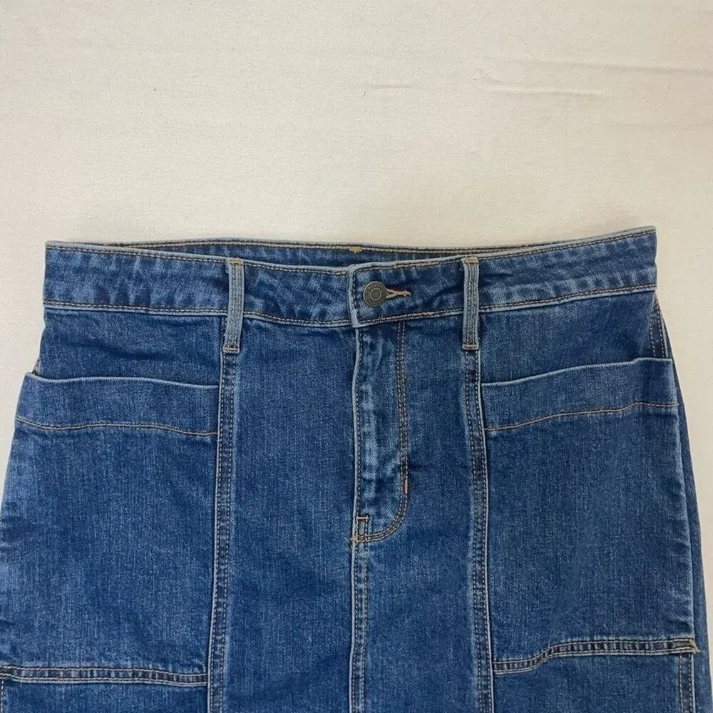 Old Navy Denim Blue Jean Skirt Size 6 medium wash - Image 2