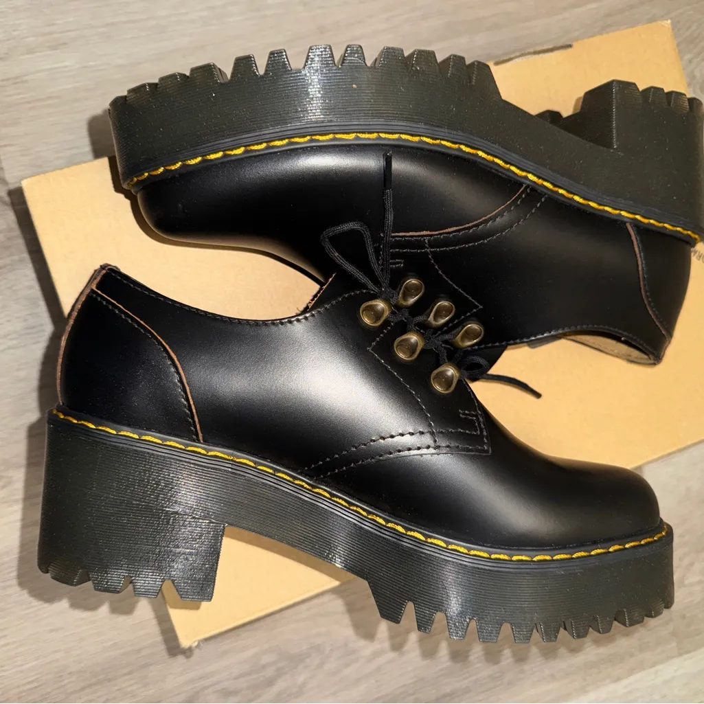Dr. Martens LEONA LOW Platform Shoes  Black Leather Chunky Heel Women's Size 9 - Image 6