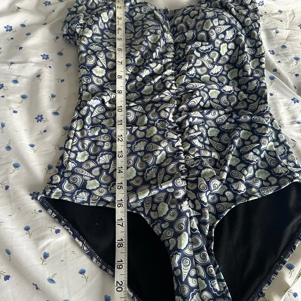 NWOT Island Pearls Women’s 12 Blue Seashell One Piece Ruched Front Bathing Suit. - Image 4