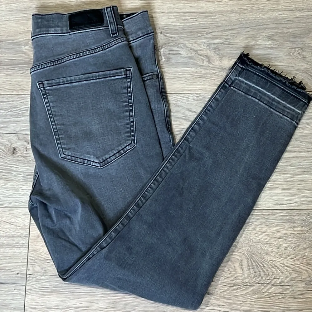 EXPRESS  Skinny Stretch High Rise Button Fly Jeans Smoke Grey Size 6S - Image 5