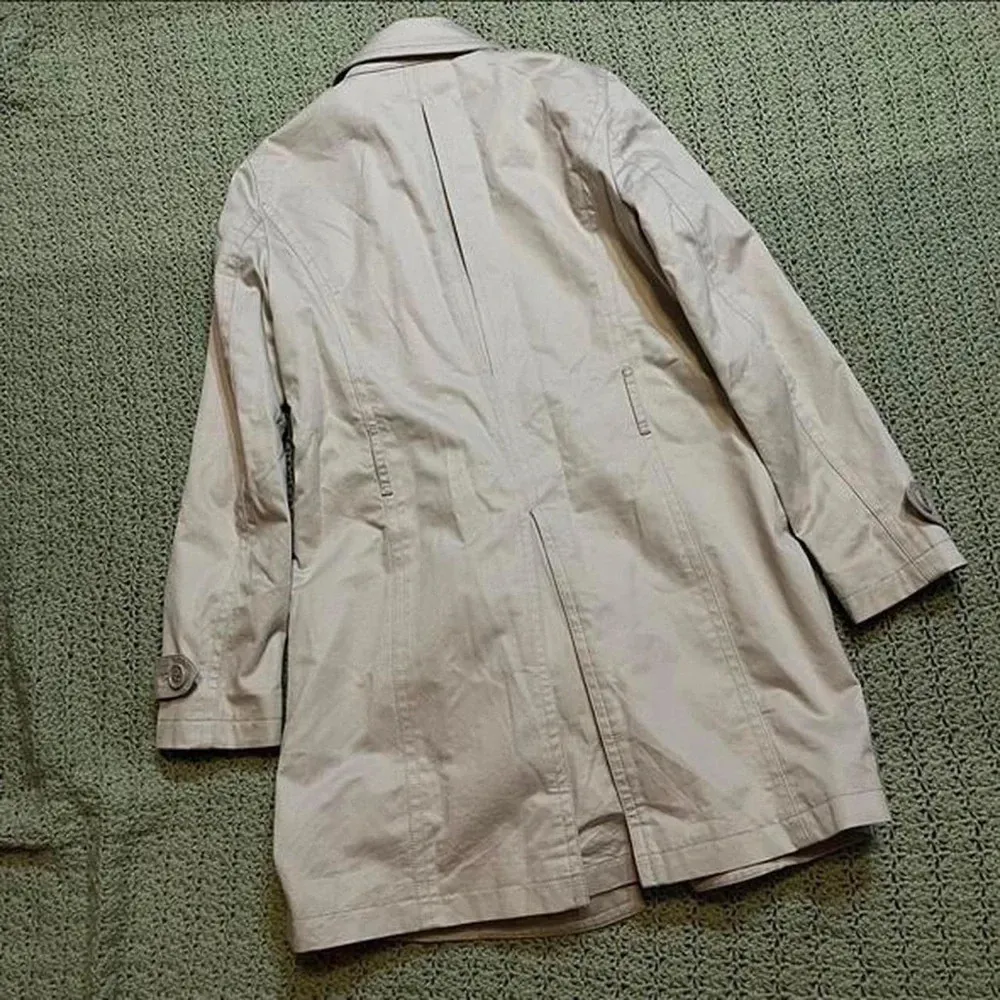Coach classic beige trench coat 
Women’s size XS - extra small - Image 2