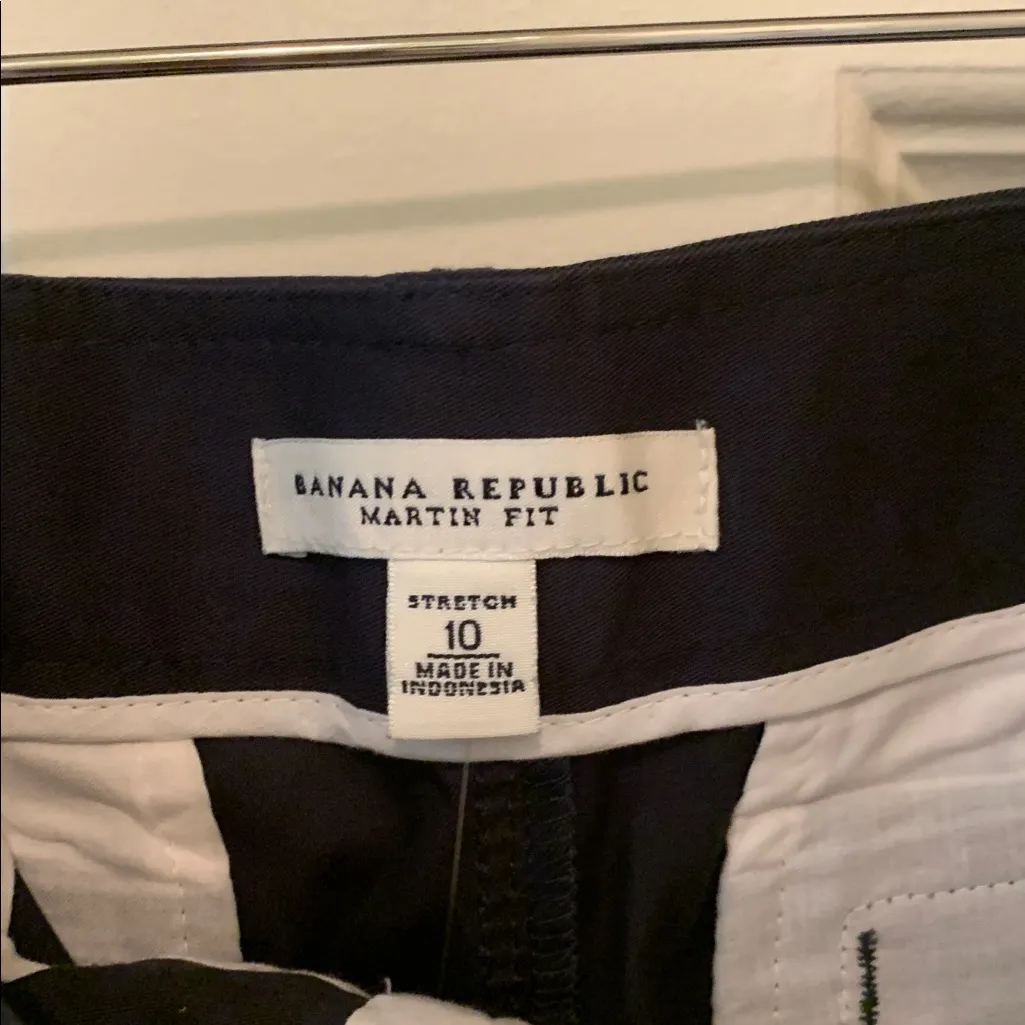 Banana Republic Navy Stretch Martin Fit Shorts.   Size-10 - Image 4