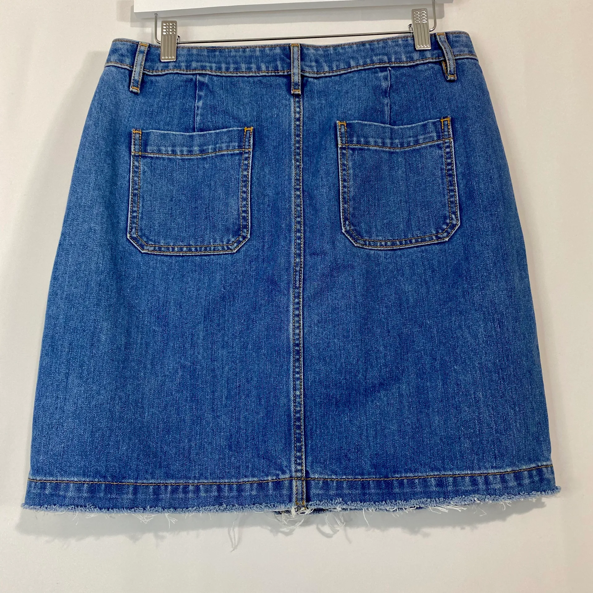 Loft Outlet Women’s Button Down Denim Mini Raw Hem Skirt Medium Wash Size 6 - Image 7