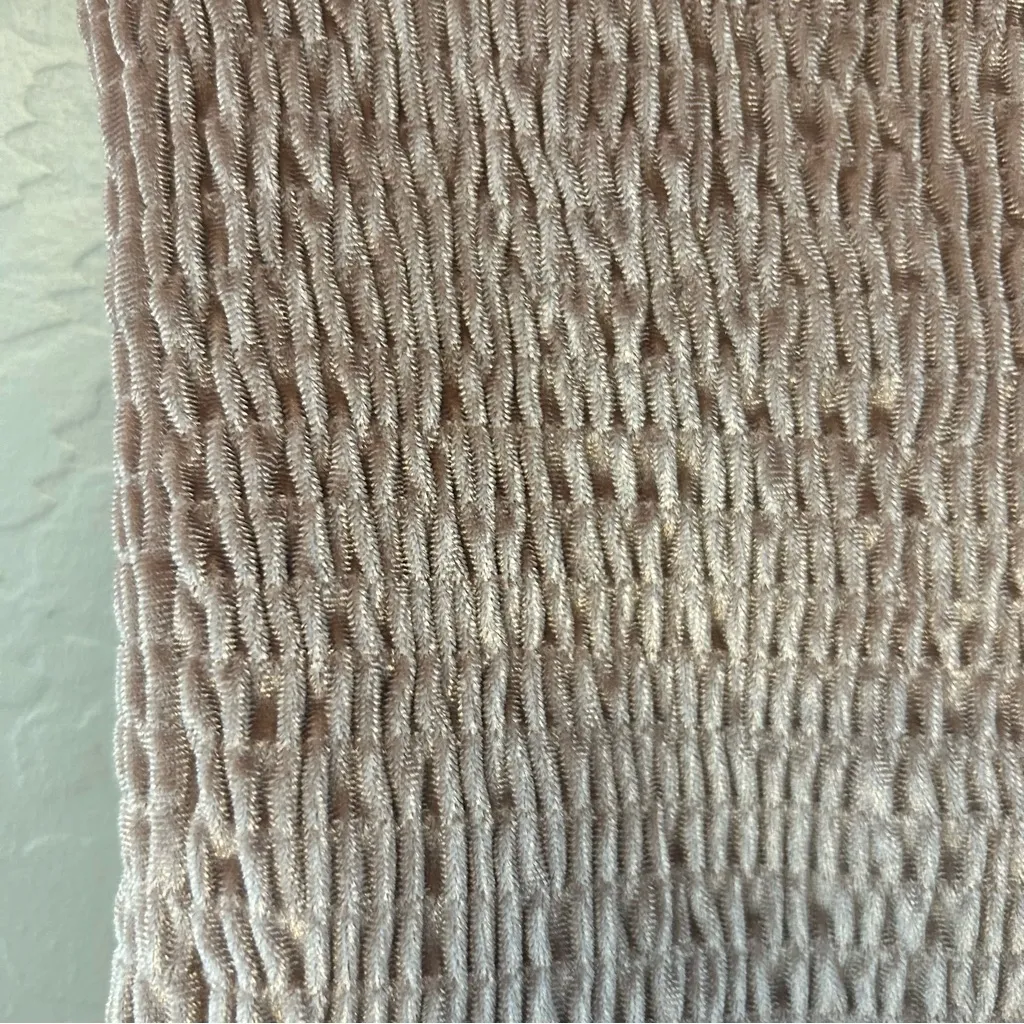 ⭐️Urban Outfitters Light Before Dark mauve velvet smocked crop top size small - Image 10