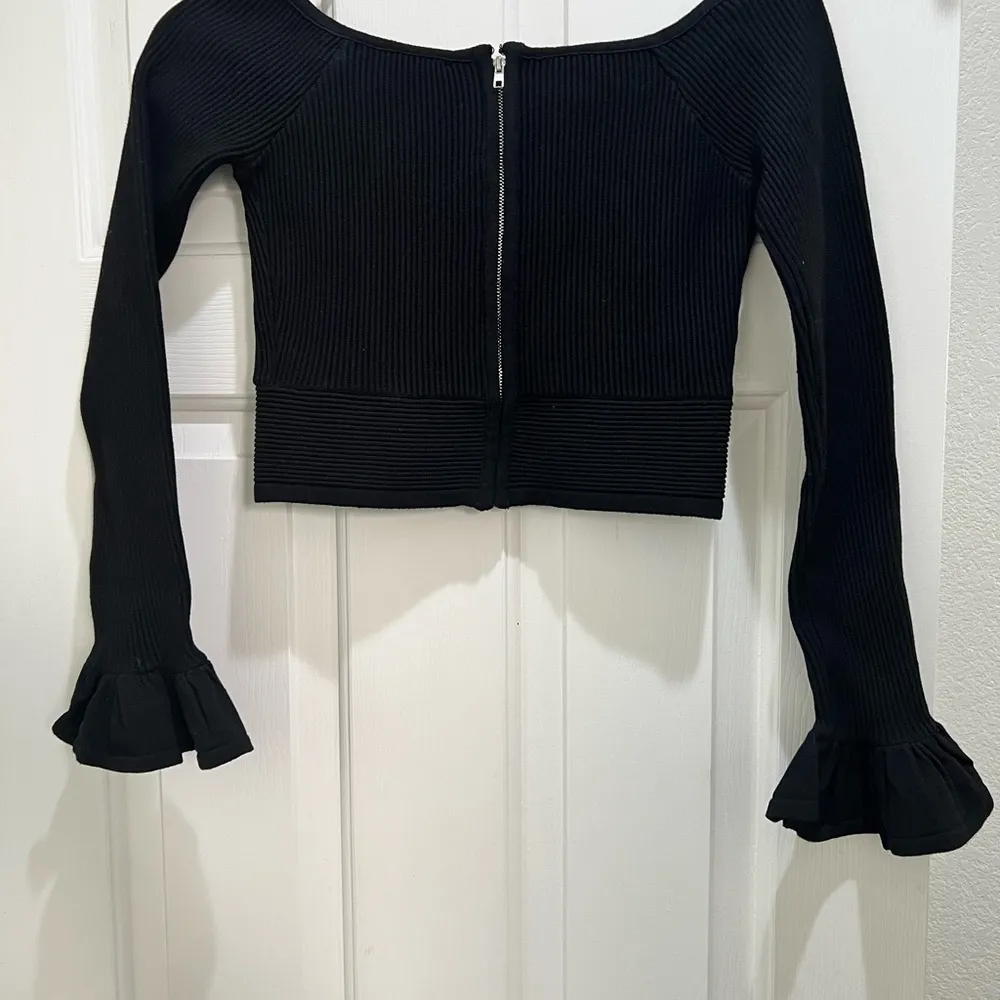 NWOT Endless Rose Cropped sweater size small - Image 5