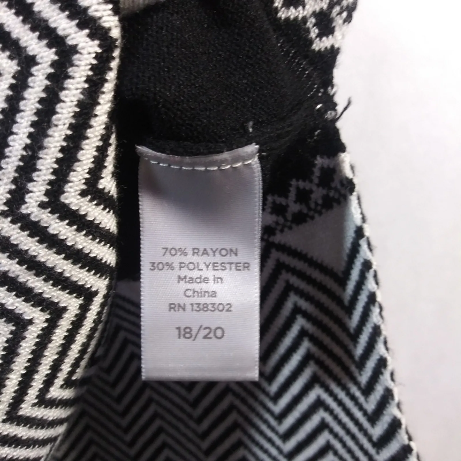 Avenue Black Geometric Print Sweater With Matching Scarf Size 18/20 - Image 9