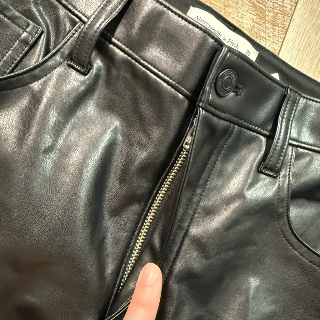NWT Abercrombie & Fitch The Ankle Straight Ultra High Rise in Leather 8/29 Short - Image 9