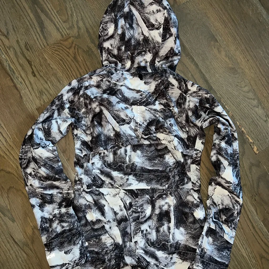 Lululemon Break a Trail Full Zip Jacket Take Flight Black Print Size 2 - Image 4
