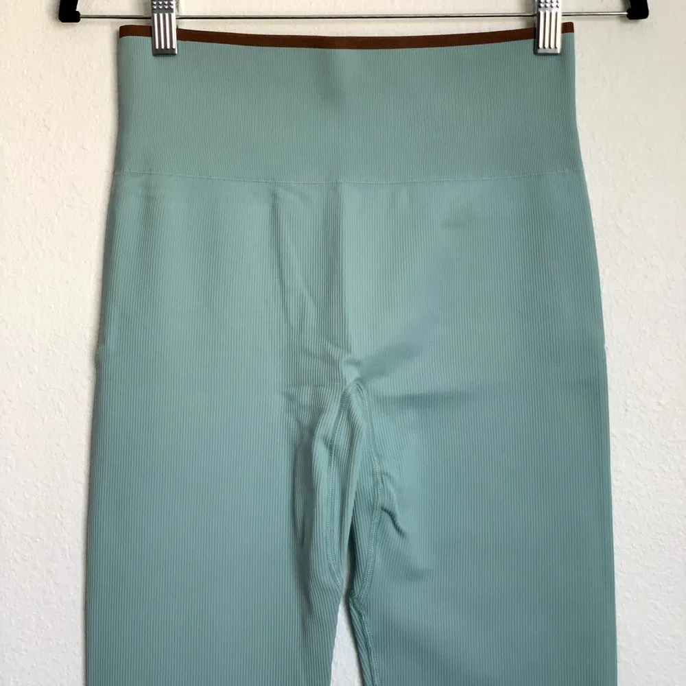 NWT Outdoor Voices Seamless Ribbed 7/8 Leggings in Storm Blue/Brown - Image 4