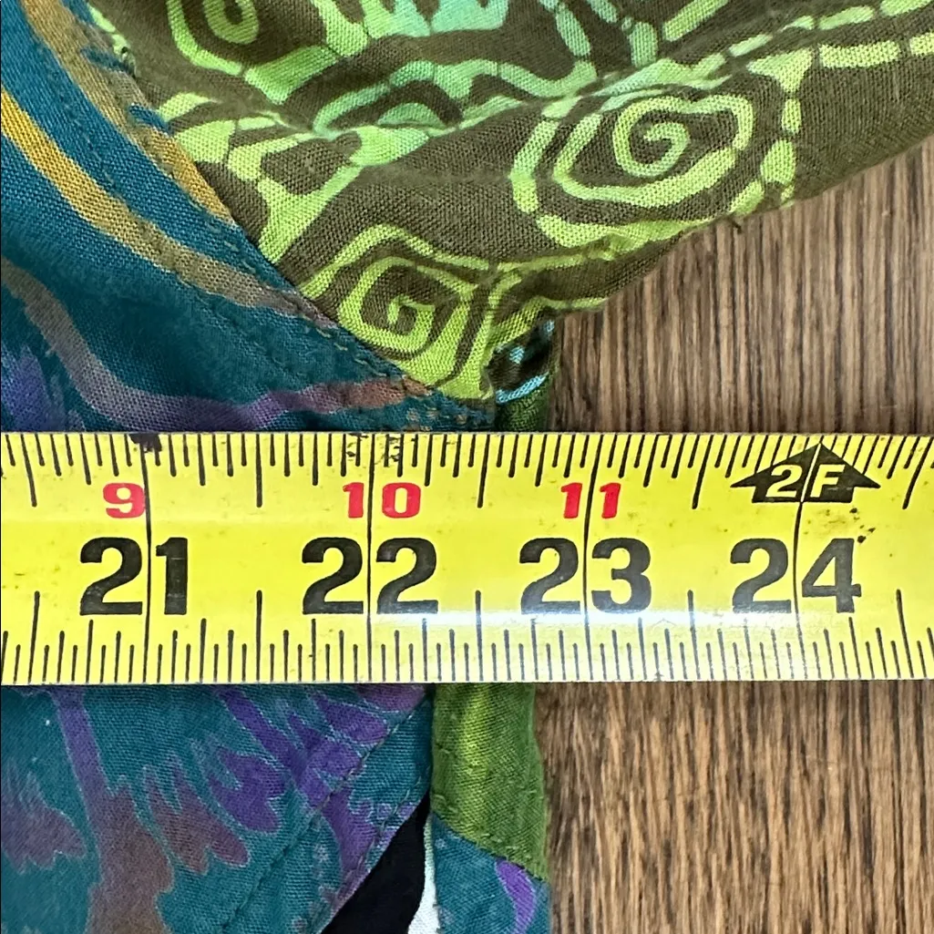 Wild Woman vintage Patterned Women's Top size small Pockets! Green - Image 3