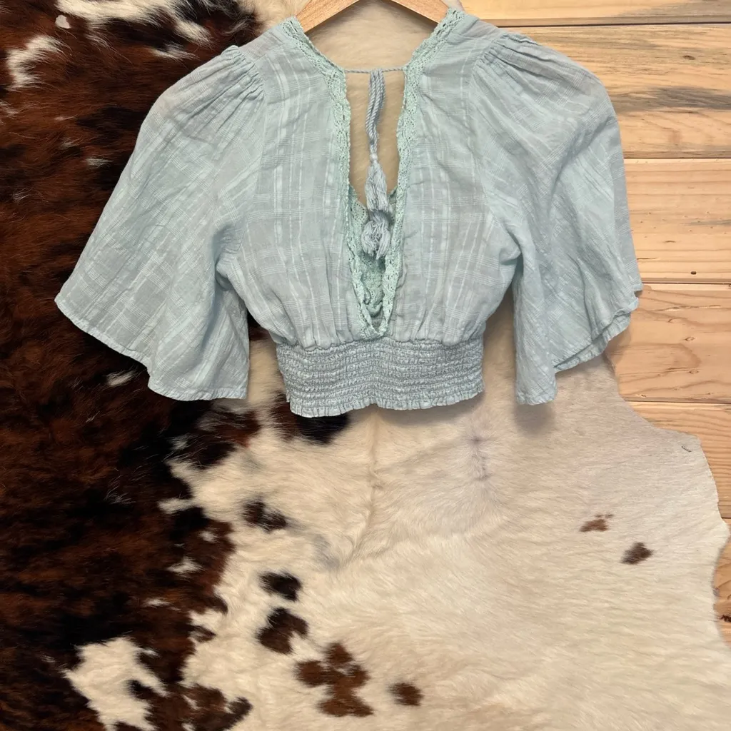 Timing Light Pale Green Crop Top Open Back with Tie Size Small - Image 5