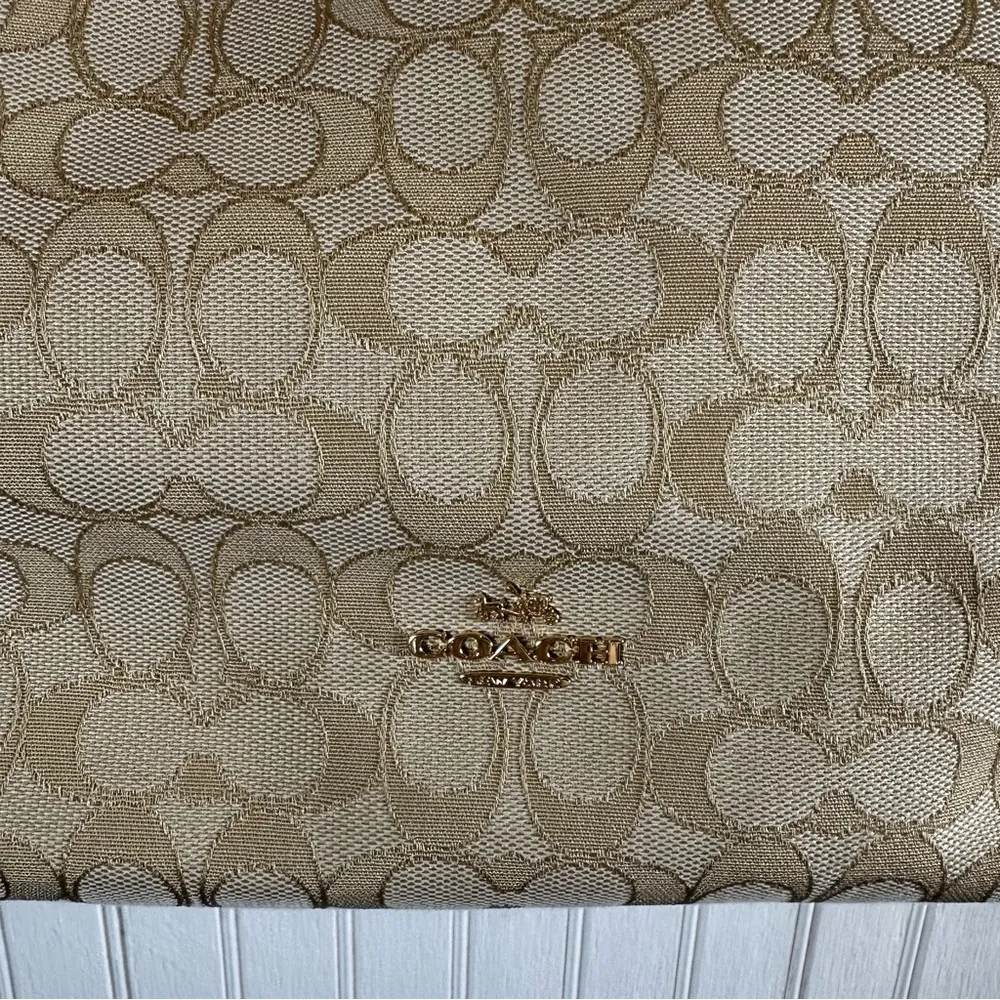 Coach Hobo Khaki Chalk Signature C Crossbody Bag - Image 4