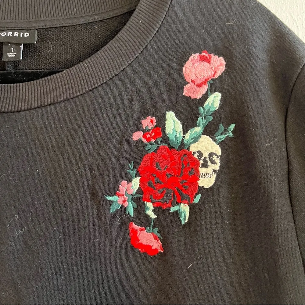 Torrid Dress Mini French Terry Tee Shirt Dress Black w/ Embroidery Sz 1X (1) GUC - Image 9