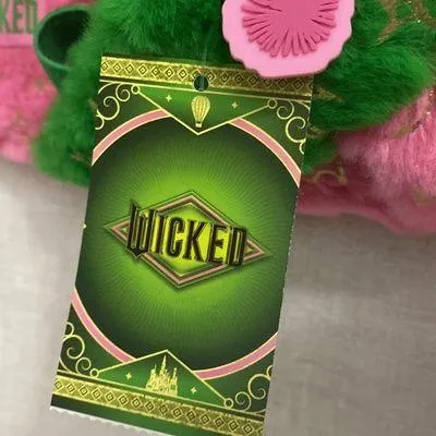 WICKED New! Women’s pink/green plush platform slippers size 9 - Image 4