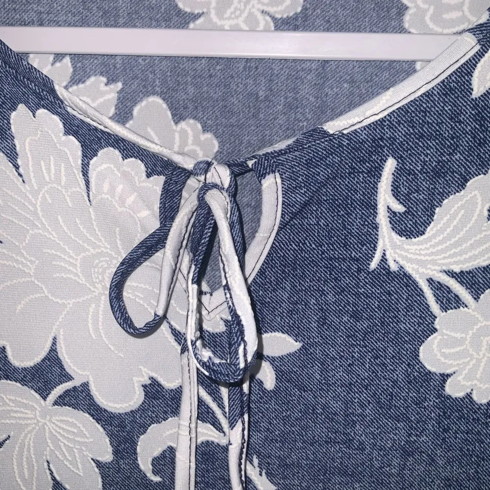 SJS Floral Blue and White Short Ruffle Sleeve Tie Front Shift Casual Dress XL - Image 6