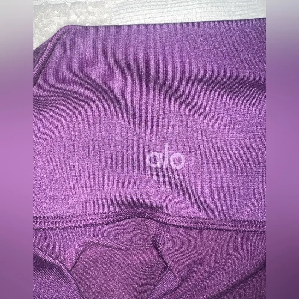 Alo yoga high waist airbrush leggings
Size Medium - Image 4