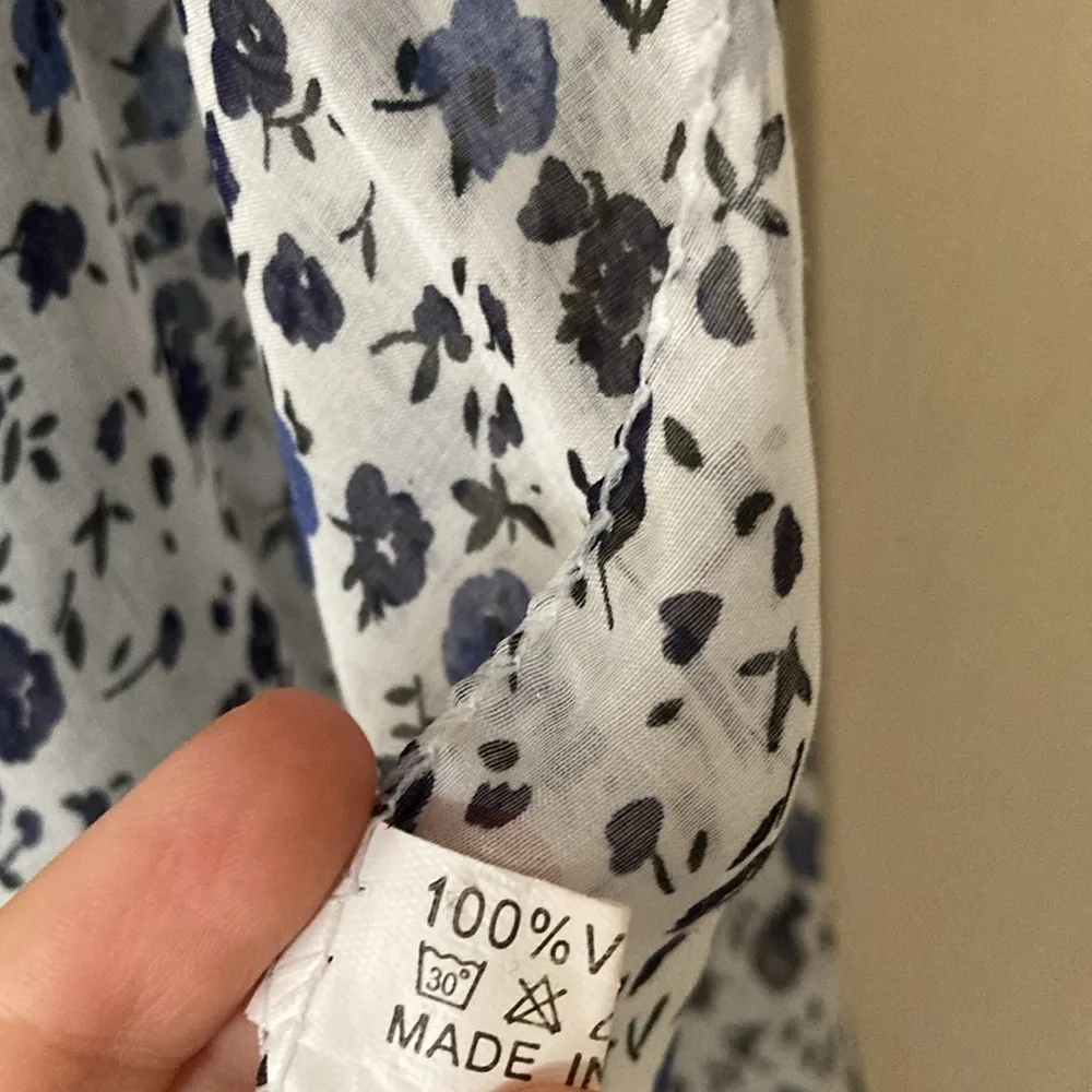 Brandy Melville Floral Scarf Like New Soft Lightweight Sheer 100% Viscose Flower - Image 7