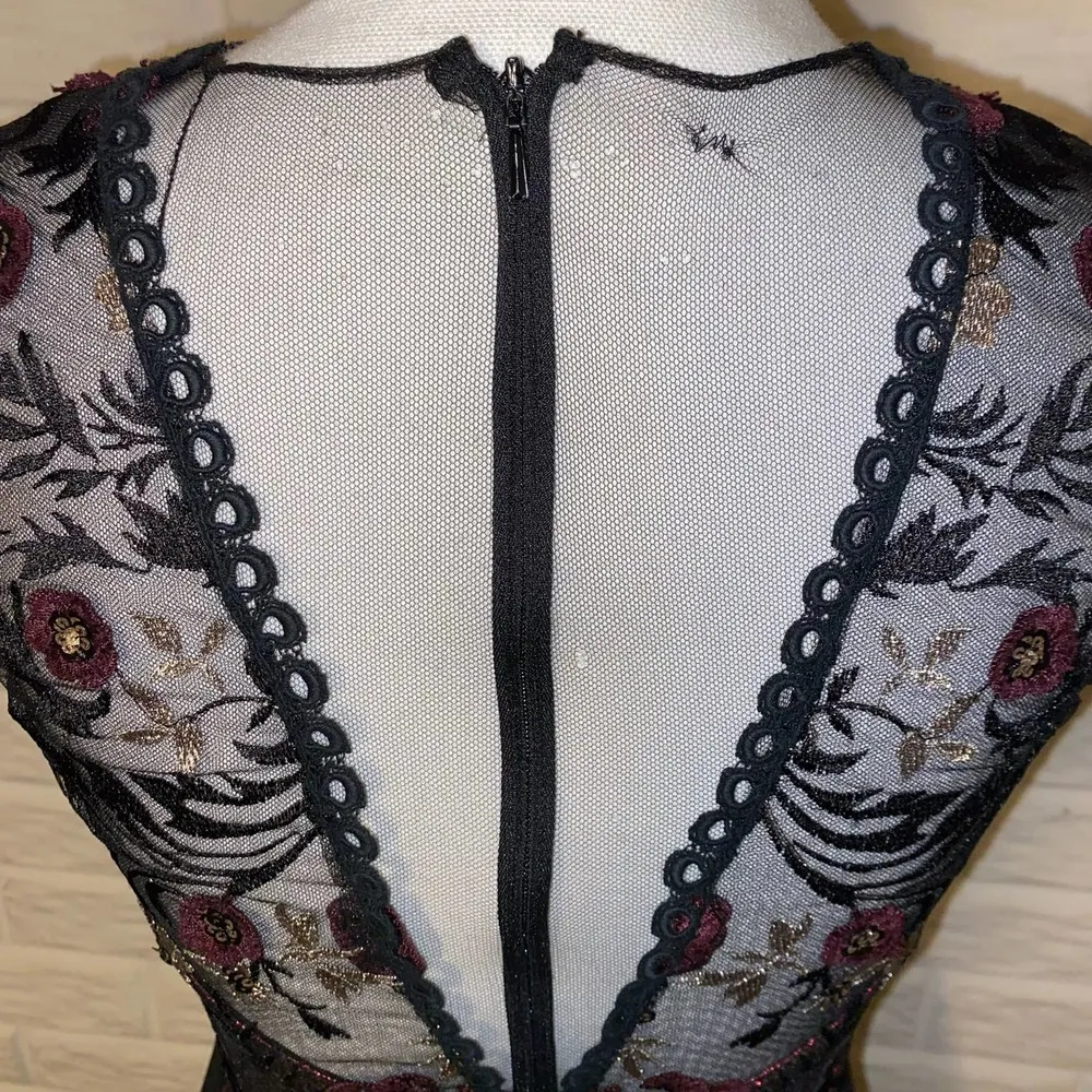 Theia Midnight Sheath Illusion Mesh Floral Applique Knee - Image 9