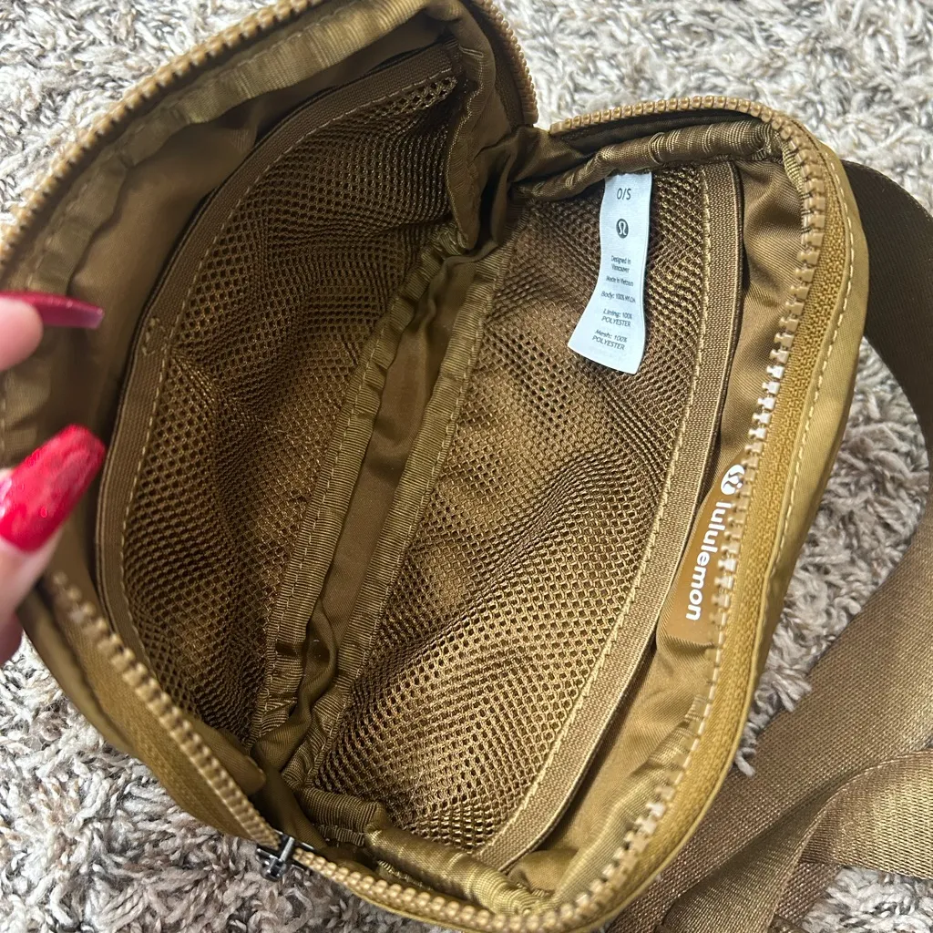 Lululemon Everywhere Belt Bag 1L Burnt Camel - Image 7