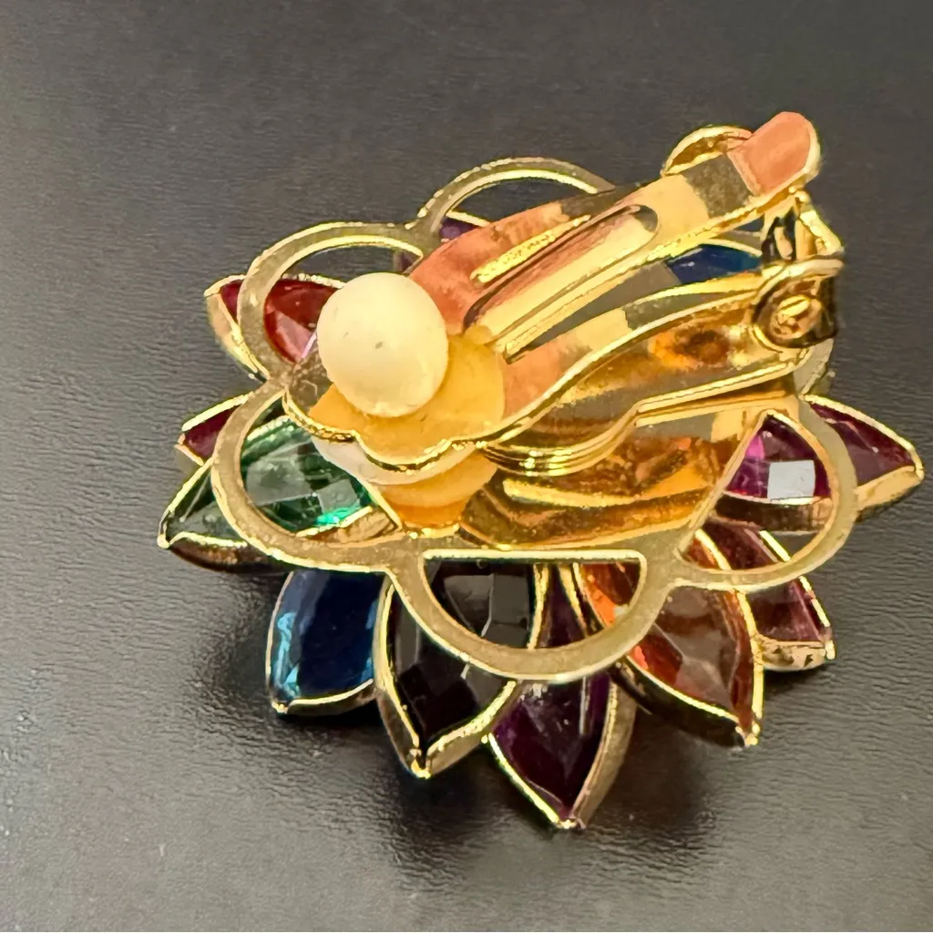 Vintage 80s Unsigned Colorful Rhinestones Flower Clip On Earrings 10g. Gold - Image 10