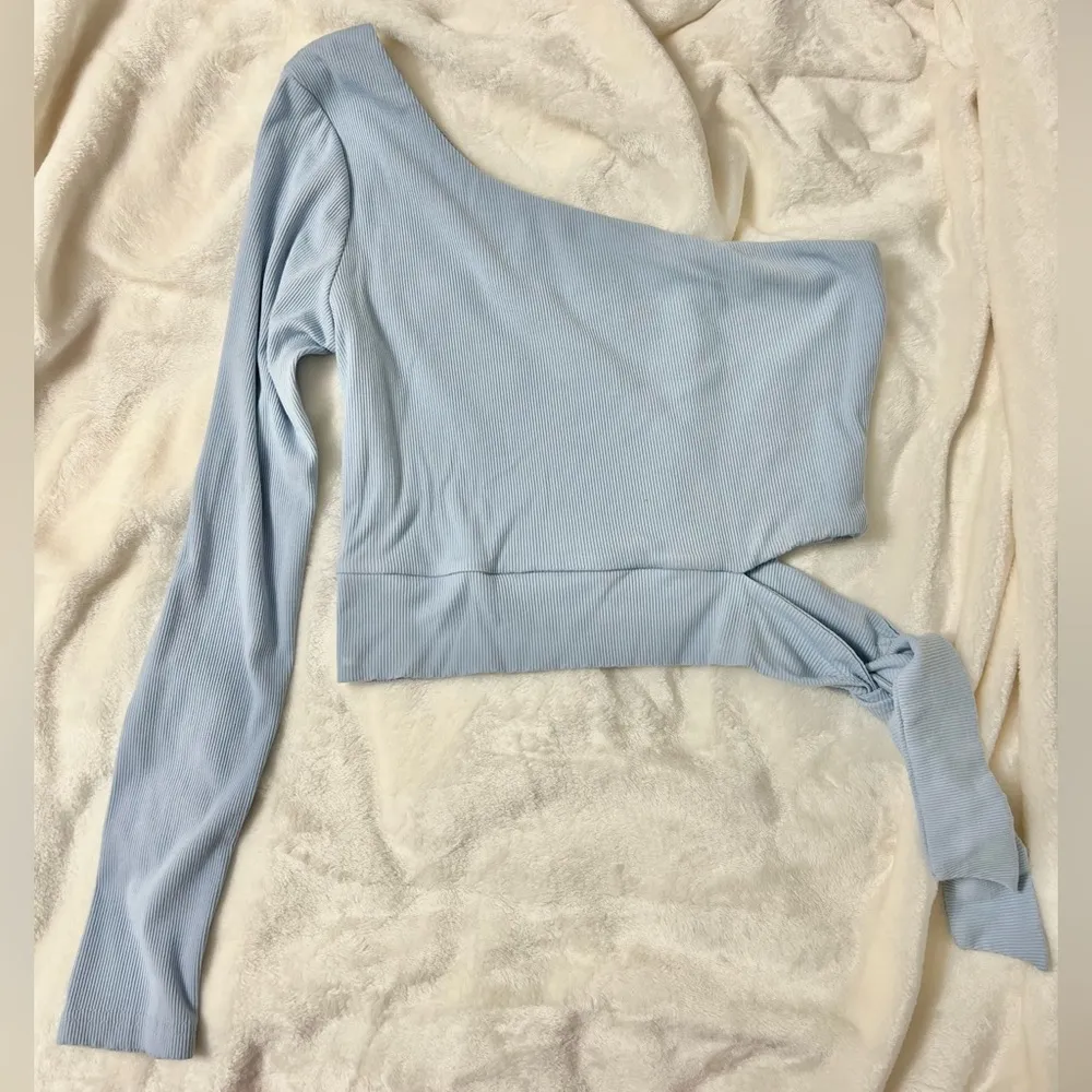 MOD on Trend one shoulder long sleeve  cropped top - Image 2