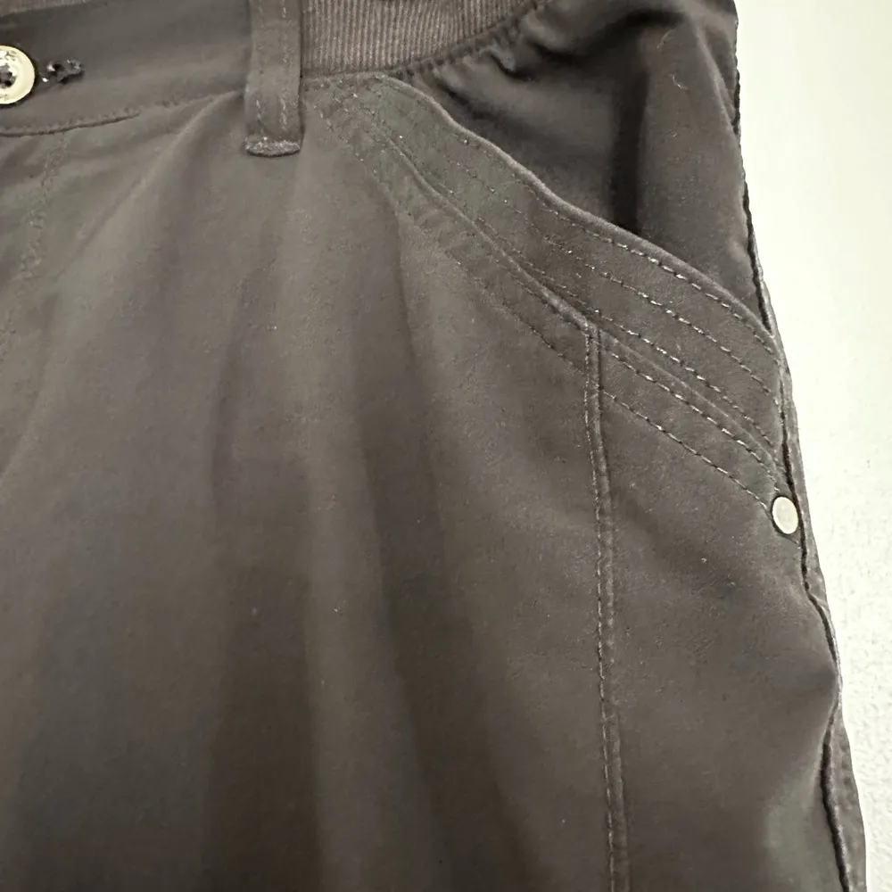 Lee Women’s regular fit 14M Black Canvas Cargo Shorts. Lightweight. Stretch. - Image 8